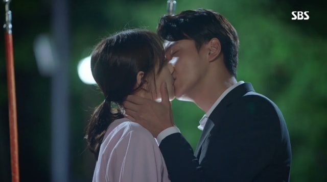 ▲ '친애하는 판사님께' 윤시윤과 이유영이 입을 맞췄다. 방송 캡처