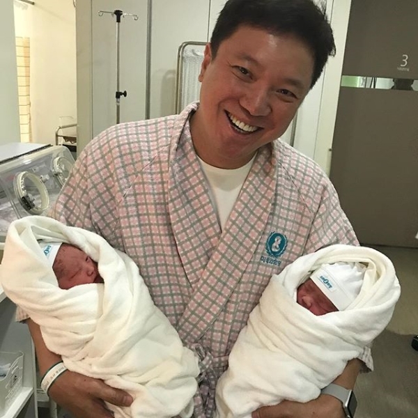 ▲ 뮤지컬 배우 정성화의 아내가 쌍둥이를 출산했다. 정성화 인스타그램