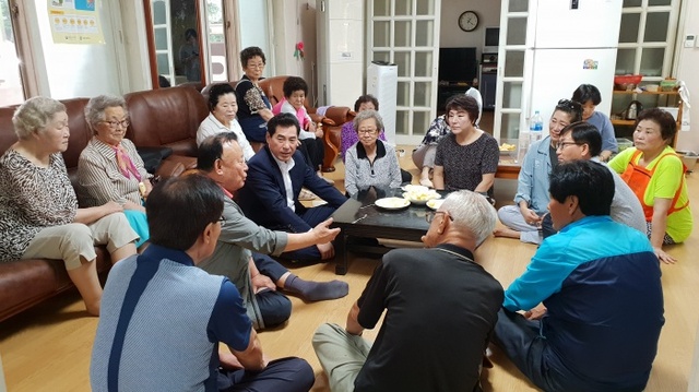 ▲ (동정)경로당_방문[1]