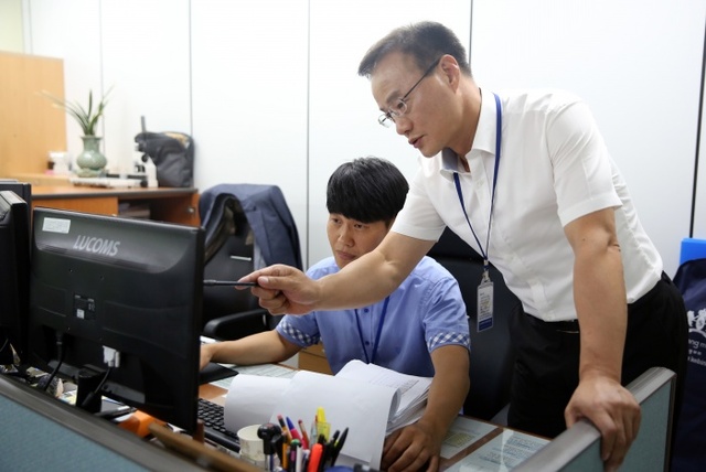 ▲ 업무를 지시하는 임경호 지능범죄수사대장