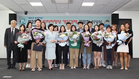 (사진1)소비자지향성 개선과제 공모전 시상식1.jpg