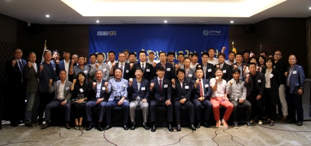 ▲ 2018 경기도체육회 종목단체 사무국장 간담회 뒤 기념촬영을 하고 있다.경기도체육회 제