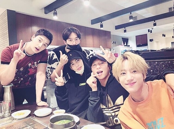 ▲ 데뷔 10주년을 맞아 한 자리에 모인 그룹 유키스 멤버들. 수현 인스타그램