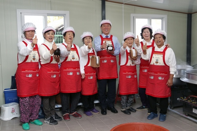 ▲ 가평군 희복마을 공동일터 계속사업으로 추진되고 있는 청평면 하천1리 조청마을