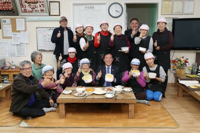 ▲ 가평군 희복마을공동일터 계속사업으로추진되고있는 청평면 호명산 해수손두부 마을