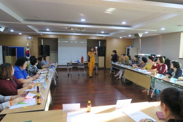 ▲ 광명소방서 중회의실에서 통장협의회를 통한 주택용 소방시설 단독경보형감지기 설치법 및 사용법 교육홍보가 진행되고 있다. 광명소방서 제공