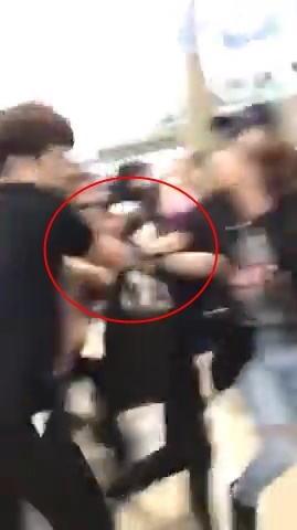 ▲ 그룹 워너원 측이 매니저의 팬 폭행 사건에 대해 사과했다. 온라인 커뮤니티