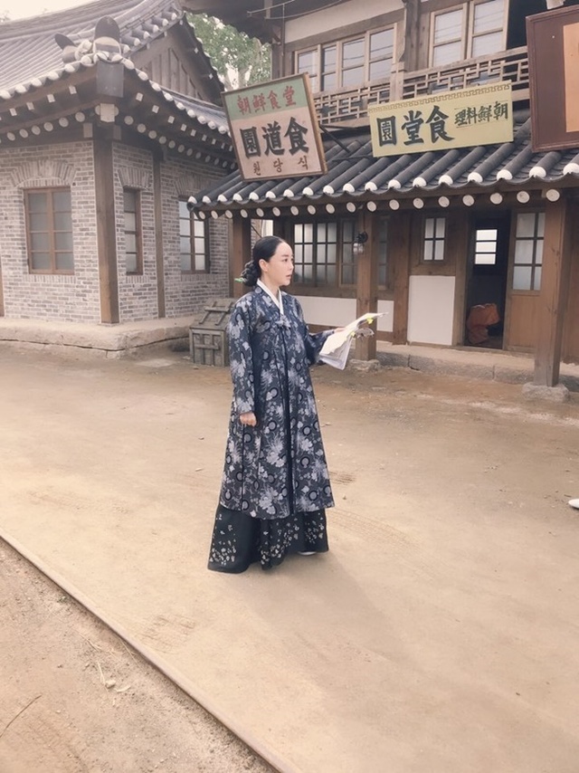 ▲ '미스터 션샤인' 촬영장의 배우 김혜은. 원앤원스타즈