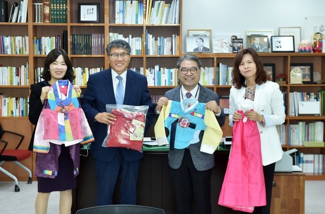 ▲ 군포의왕교육청 한복나눔사업_교육감님