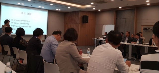 ▲ 4일 오후 양평 대명리조트 민들레홀에서 열린 양평군의 ‘스포츠관광을 통한 지역경제 활성화’ 모색을 위한 스포츠 포럼에서 박영옥 전 한국스포츠개발원장이 발제를 하고 있다.