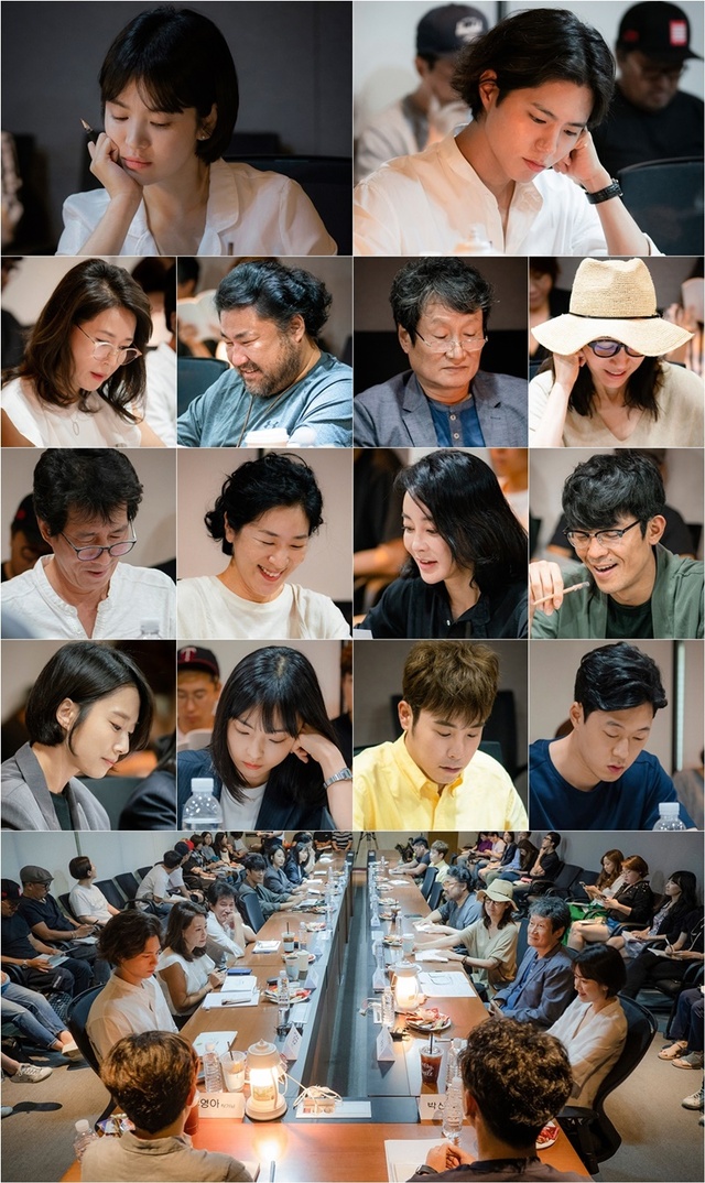 ▲ 송혜교와 박보검의 만남으로 기대를 높이는 '남자친구'의 달달하고 유쾌한 첫 대본리딩 현장이 공개됐다. tvN