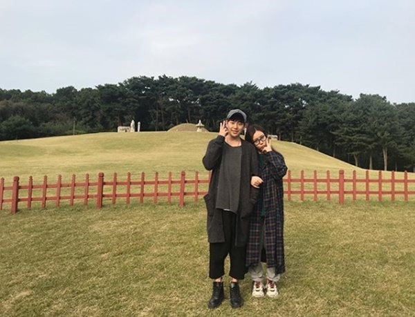 ▲ 가수 베니가 남편인 배우 안용준과 함께한 데이트 현장을 공개했다. 베니 인스타그램