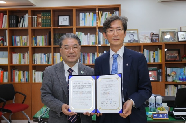 ▲ 이재정 경기도교육감(왼쪽)과 단국대 김병량 교학부총장(오른쪽)