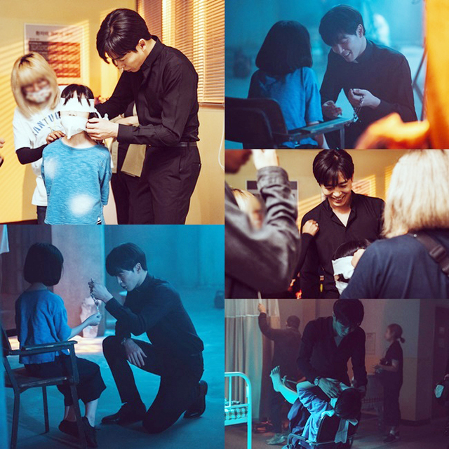▲ '손 the guest'에 출연 중인 배우 김재욱의 촬영 현장 비하인드. OCN
