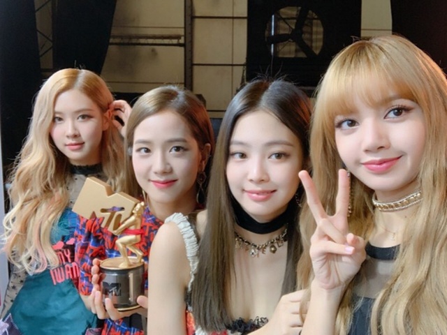 ▲ 블랙핑크가 'MTV VIDEO MUSIC AWARDS JAPAN 2018'(이하 'MTV VMAJ 2018') 시상식에서 '최우수 댄스 비디오 상'을 받았다. YG엔터테인먼트
