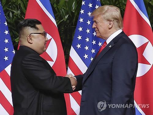 ▲ 6월12일 정상회담서 악수하는 트럼프와 김정은. EPA=연합뉴스