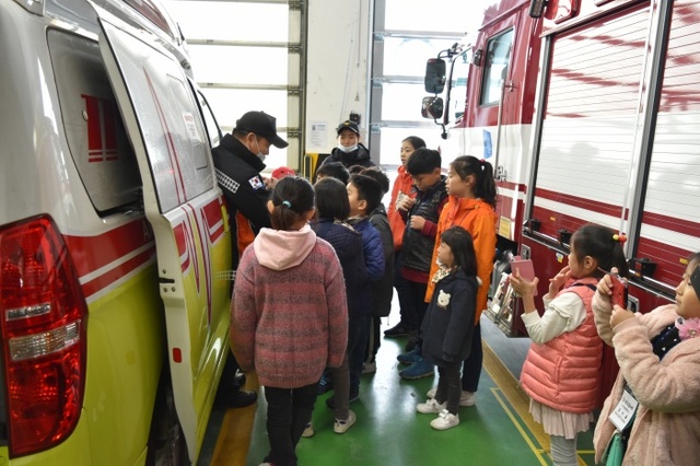 ▲ 경기꿈의학교 미다운ME 소방서 견학 사진