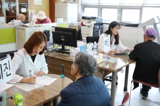 ▲ 가천대 한의대 학생들 지역의료봉사활동 호응