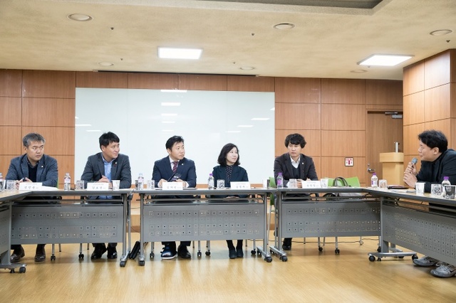 ▲ 화성시의회 교육복지위원회, 화성시문화재단 현장 점검