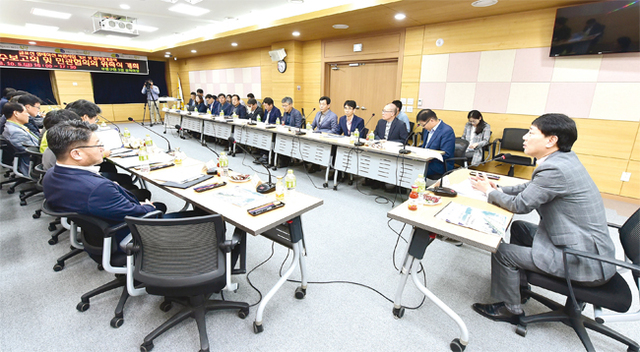 차준택 부평구청장은 지난 10월 5일 부평구청 3층 중회의실에서 굴포천 생태하천 복원 용역 착수보고회를 갖고 복원사업에 관한 의견을 교환했다.