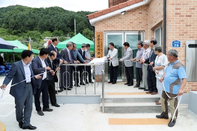 ▲ 가평군은 올해 7월설악면 선촌2리 석촌경로당을 준공해 노인들에게 안락한 공간을 제공했다.