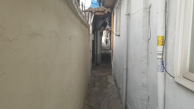 소방도로가 일체 설치돼 있지 않아 화재사고에 무방비로 노출돼 있는 군포시 금정동 벌터마을 주거밀집지역 일원.