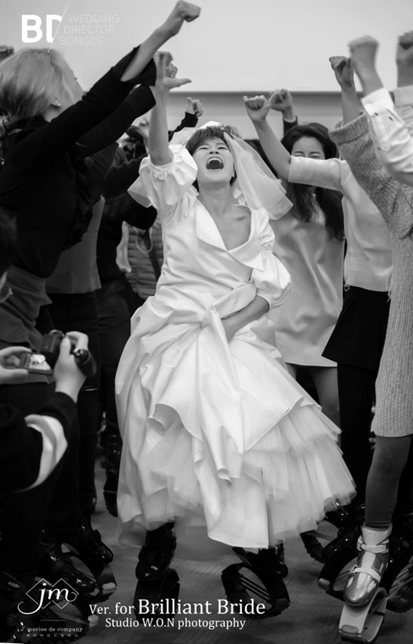 ▲ 코미디언 김혜선과 독일인 남편 스테판 지겔의 축제 같은 결혼식 현장이 공개됐다. 스튜디오원, 로자스포사, 드장플라워, 해피메리드컴퍼니