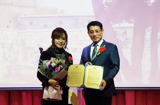 ▲ 정은 바르게살기운동 경기도협의회 여성회장(왼쪽)