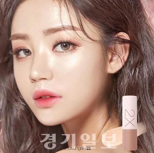 ▲ 조성아 스틱파운데이션  ‘철통보습’… 매 방송마다 매진 행진 /조성아 인스타그램