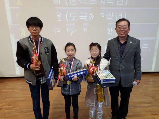 ▲ 과기부장관상수상자들, 이유찬,신연희,문서윤, 정헌모 발명회장(왼쪽)