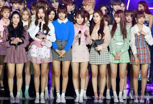 '더쇼'에서 데뷔곡으로 1위를 차지한 아이즈원. SBS MTV