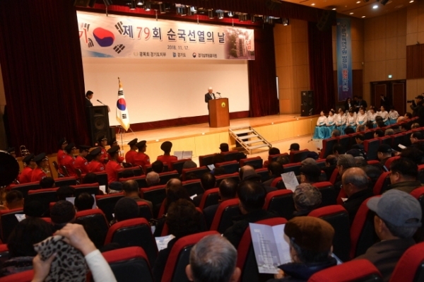 17일 수원 보훈교육연구원에서 열린 ‘제79회 순국선열의 날’ 행사에서 염낙원 광복회 경기지부장이 인사말을 하고 있다.전형민기자