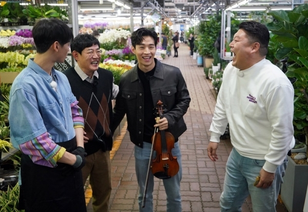 '한끼줍쇼' 헨리가 연애에 대한 생각을 밝혔다. JTBC