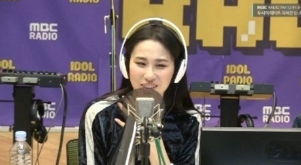 MBC 라디오 FM4U '두시에 데이트 지석진입니다' 보이는 라디오 방송 캡처. MBC
