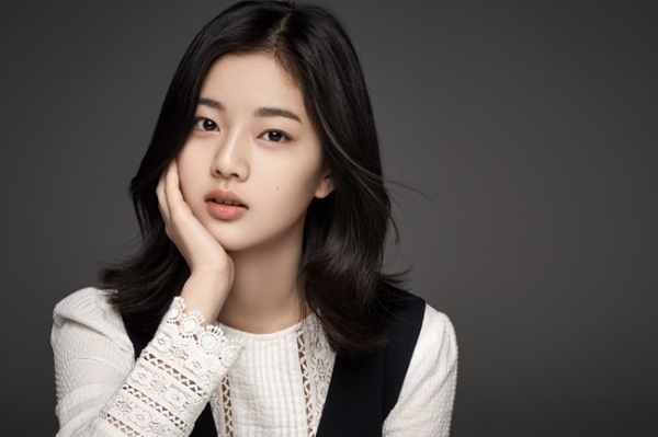 배우 신은수. JYP엔터테인먼트