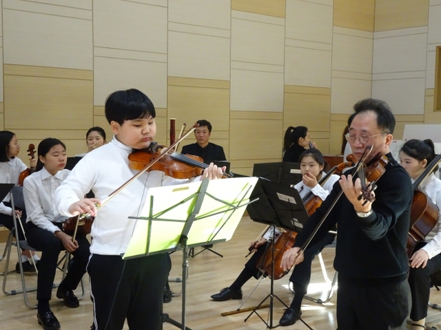 ▲ 양주도담학교 재학생(권건우)의 바이올린 연주
