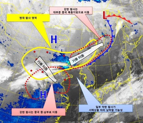 초미세먼지(PM-2.5)가 기승을 부리는 가운데 낮부터는 미세먼지(PM-10)에 해당하는 중국 서북부를 덮친 모래폭풍이 일부 지역에 영향을 미칠 것으로 예보됐다. 연합뉴스