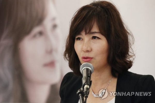 공지영 작가가 심상대 작가로부터 과거 성추행이 당한 적이 있다고 주장했다. 연합뉴스