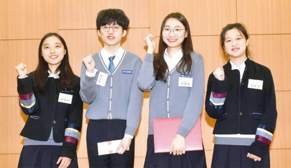 고등부 우승을 차지한 가평 청심국제고등학교 ‘토다라’ 팀