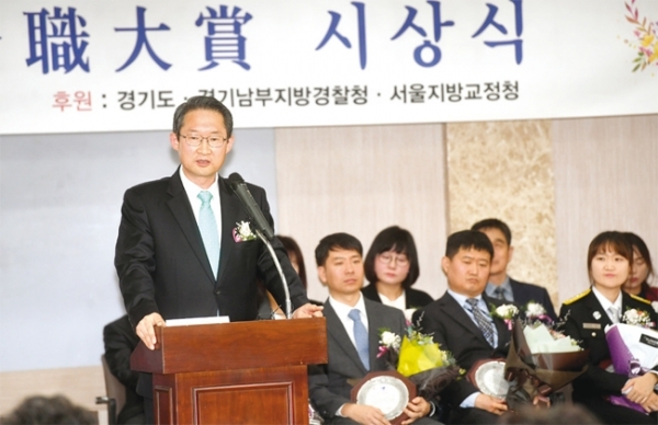 수원 본보 대회의실에서 김희겸 경기도 행정1부지사가 축사를 하고 있다.