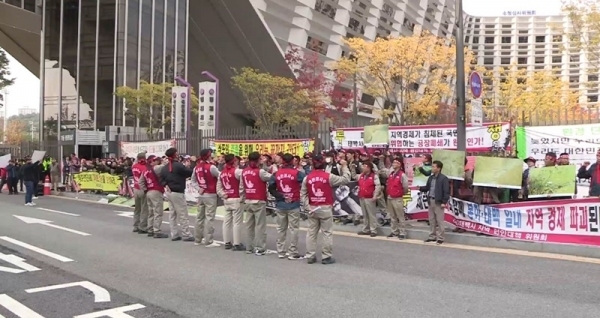 '추적60분'에서는 영풍 석포제련소를 둘러싼 환경오염 논란과 48년간 드러나지 않았던 숨겨진 진실을 파헤친다. KBS 2TV