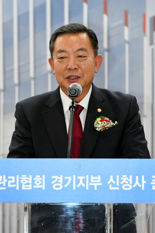 ‘한국건강관리협회 경기지부 신청사 준공식’이 열린 4일 한국건강관리협회 경기지부 신청사에서 이찬열 국회의원이 축사를 하고 있다. 조태형기자