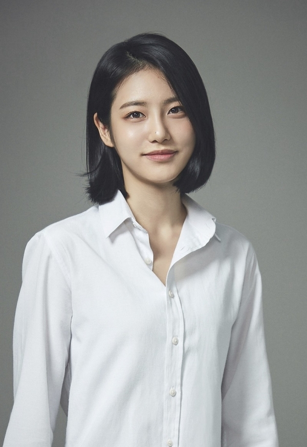 배우 신예은이 tvN '사이코메트리 그녀석'에 여주인공으로 출연해 진영(GOT7)과 역대급 청춘 커플 탄생을 예고한다. JYP엔터테인먼트