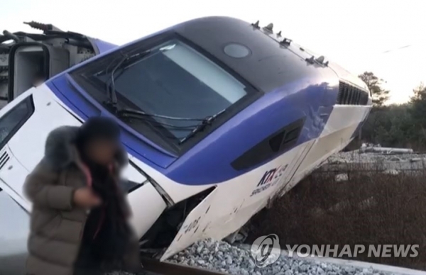강릉서 서울행 KTX 열차 탈선…코레일 