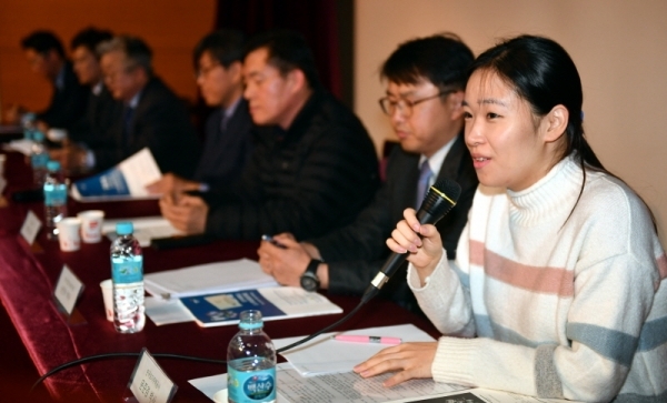 10일 경기대학교 중앙세미나실에서 열린 2018 경기대학교 도시재생융합포럼에서 참석자들이 ‘도시재생의 새로운 패러다임’이란 주제로 토론을 하고 있다.전형민기자