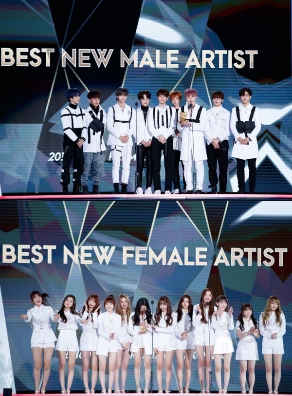 그룹 스트레이 키즈와 아이즈원이 '2018 MAMA'에서 신인상을 받았다. CJ ENM
