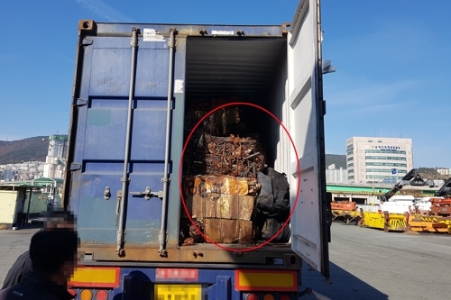 부산항에서 환적해 중국으로 출발하려던 컨테이너에서 부산항 개항 이래 최대 규모 코카인이 적발됐다. 연합뉴스