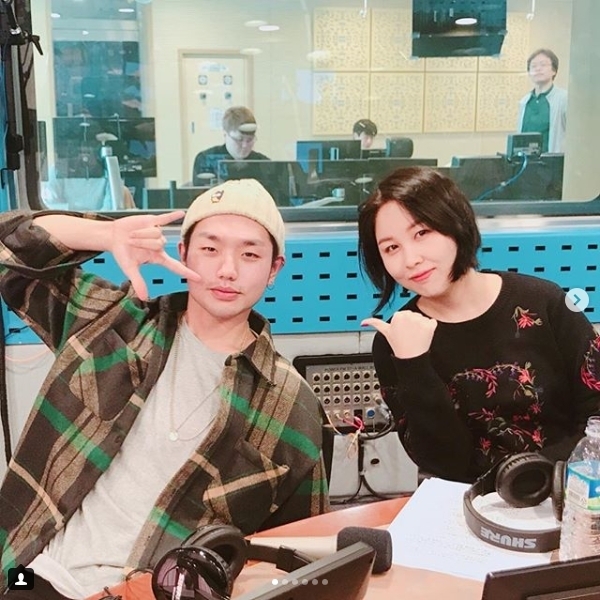 가수 권진아와 샘김이 '최파타' 출연 인증샷이 공개됐다. 공식 인스타그램