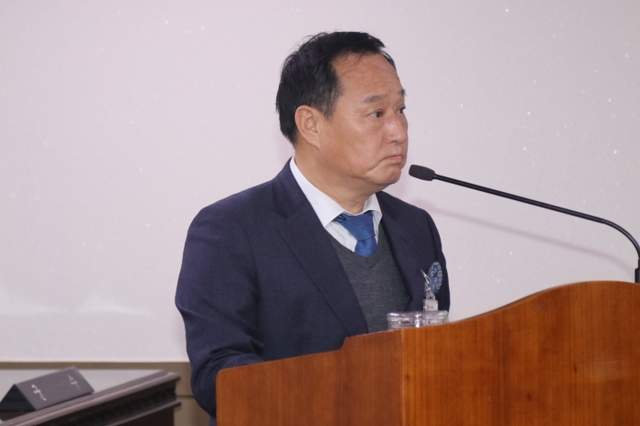 ▲ 답변에 나선 정동균 군수
