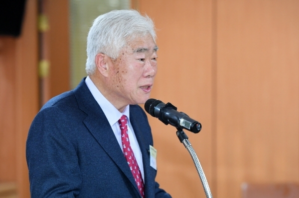 ‘2018년 범죄피해자 인권대회’가 열린 18일 수원지방검찰청에서 이순국 수원지역범죄피해자지원센터 이사장이 인사말을 하고 있다. 범죄 피해자에 대한 이해와 피해자 지원 활동에 대한 동기 부여를 위해 마련된 이번 인권대회는 수원지검과 경기일보가 후원했다. 조태형기자